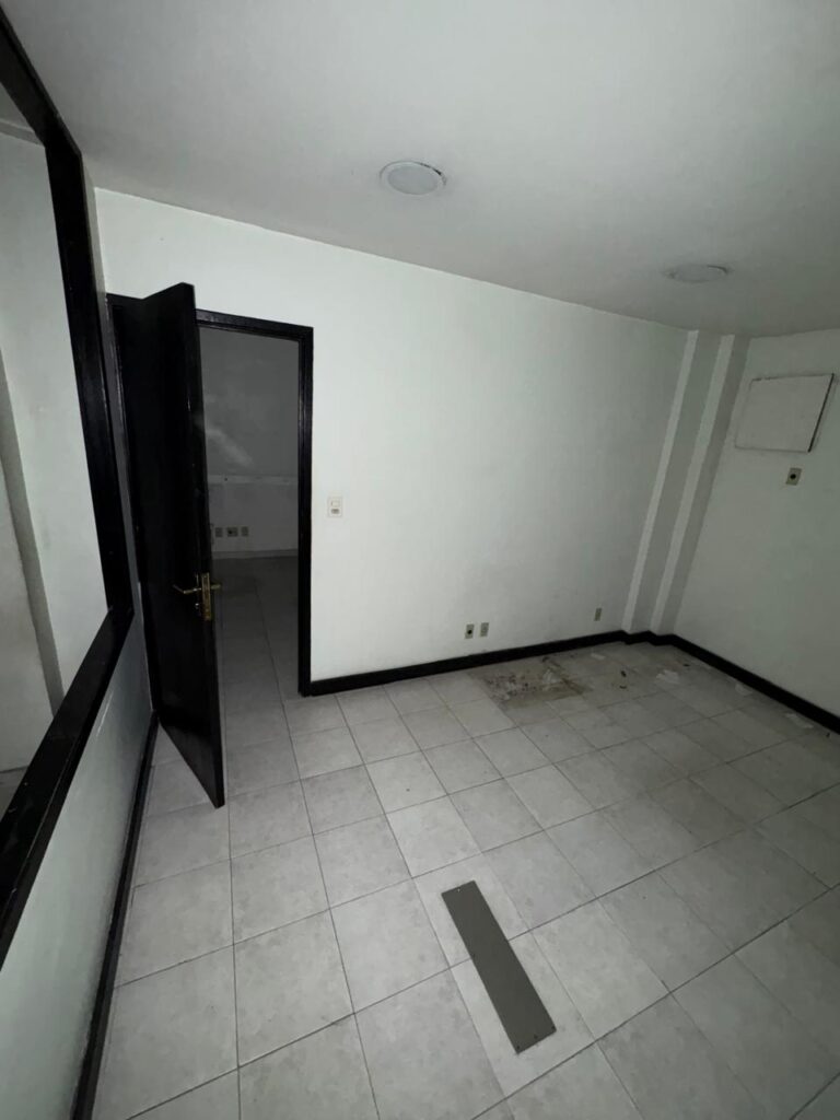 WhatsApp Image 2025-12-05 at 09.47.11 (5)